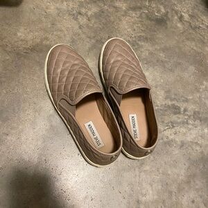 Steve Madden slip on shoes. Size 8.